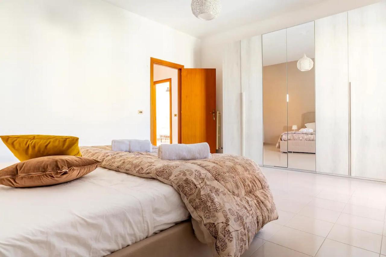 "Le Camere Di Beppe", Ampio E Luminoso Appartamento A Lecce Esterno foto